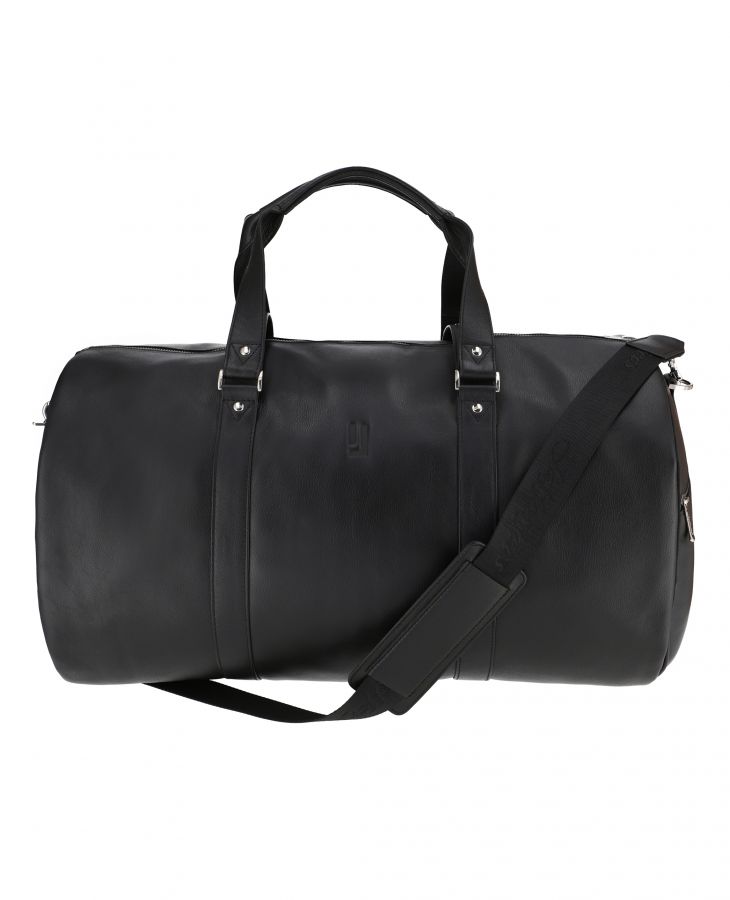 Spacious leather duffel bag